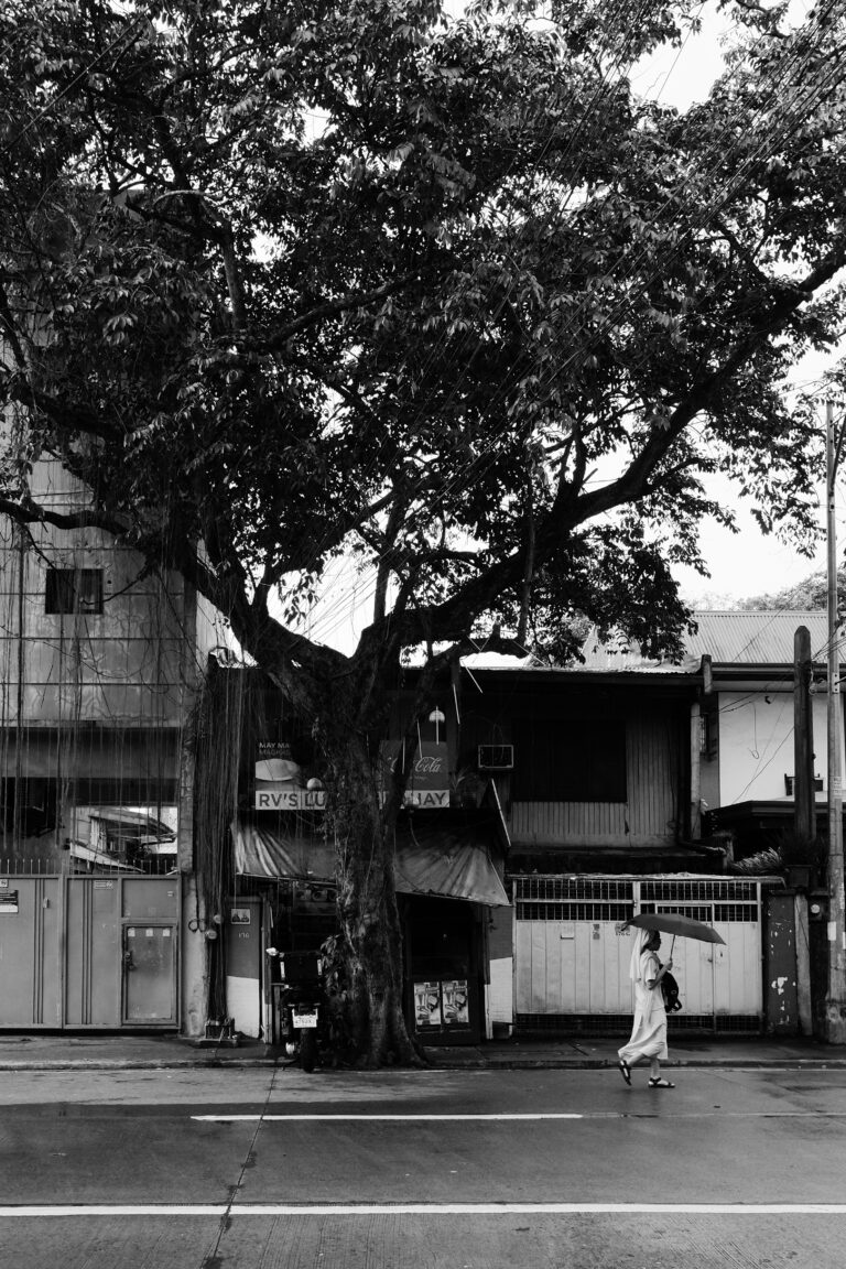 Street photo in Maginhawa, Philippines by Yan Cruz