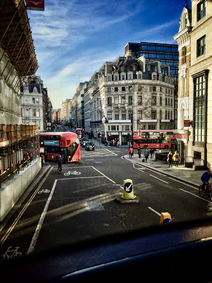 Street photo in London, United Kingdom by Benilda Beretta
