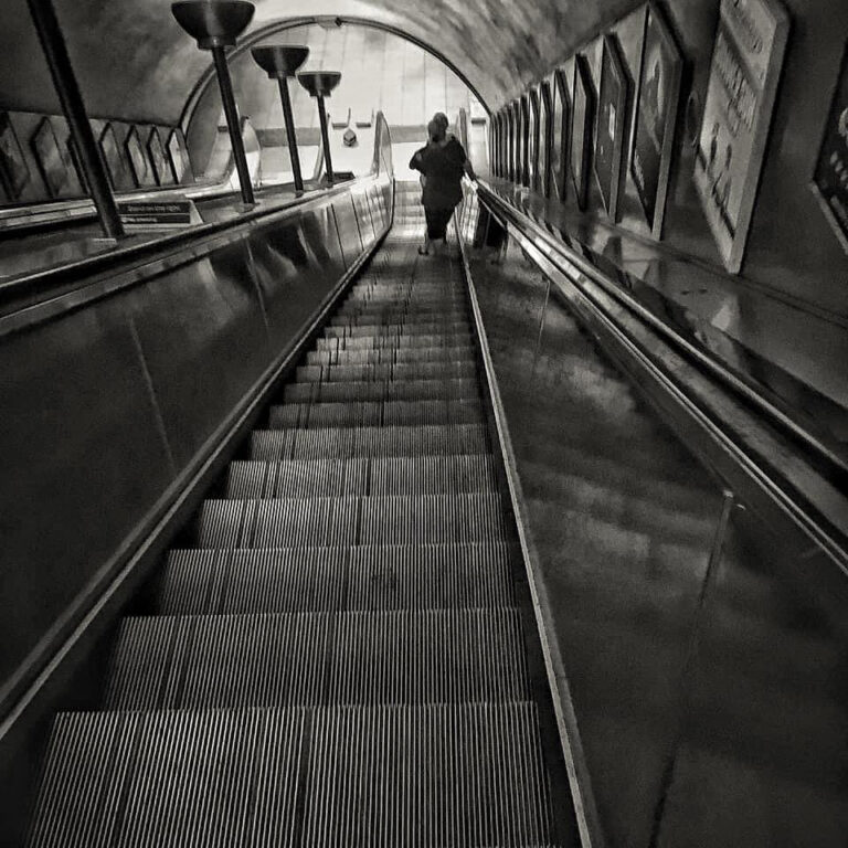 Street photo in South Croydon, United Kingdom by Benilda Beretta