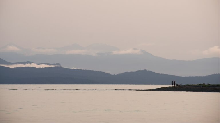 Street photo in Qualicum Beach, Canada by Mike Carter