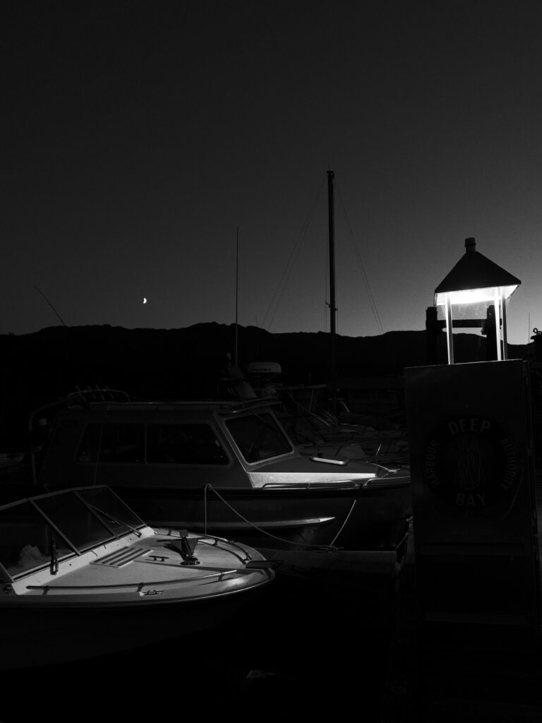 Street photo in Qualicum Beach, Canada by Mike Carter