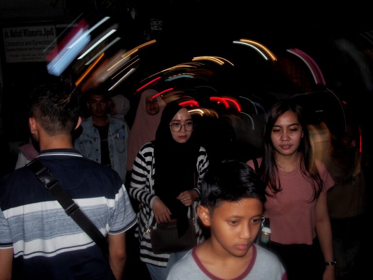 Street photo in Bandung, Indonesia by Raka Onex