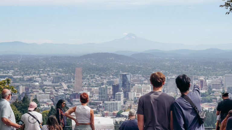 Street photo in Portland, United States by Rafael Fernandes