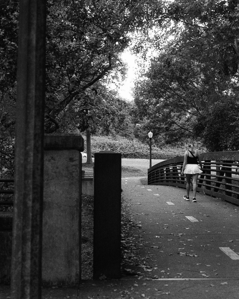 Street photo in Tuscaloosa, United States by Ethan Hayes