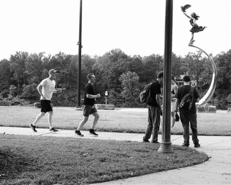 Street photo in Tuscaloosa, United States by Ethan Hayes