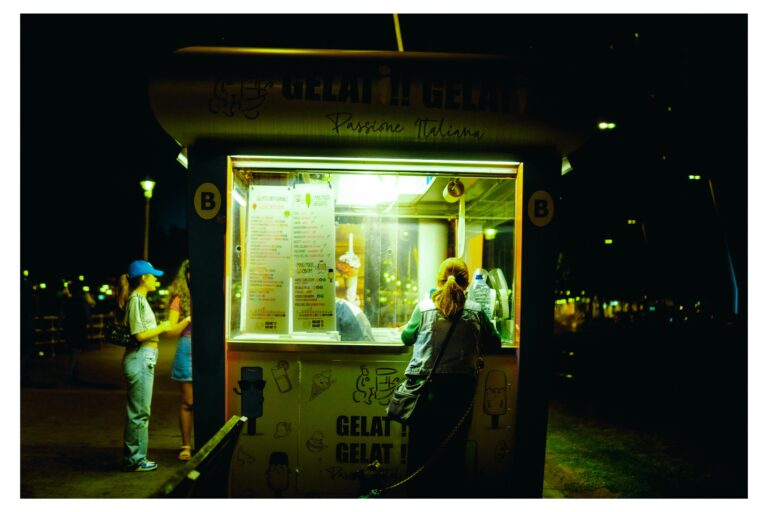 Street photo in Bilbao, Spain by Xavier Falagan
