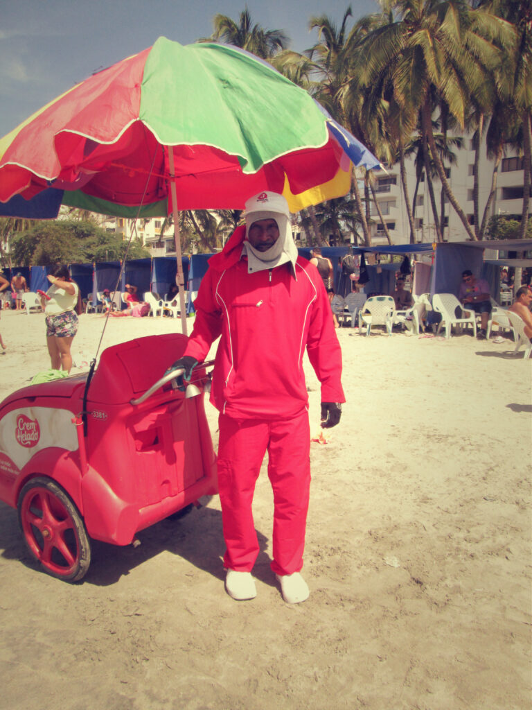 Street photo in Santa Marta, Colombia by Camilo Escobar