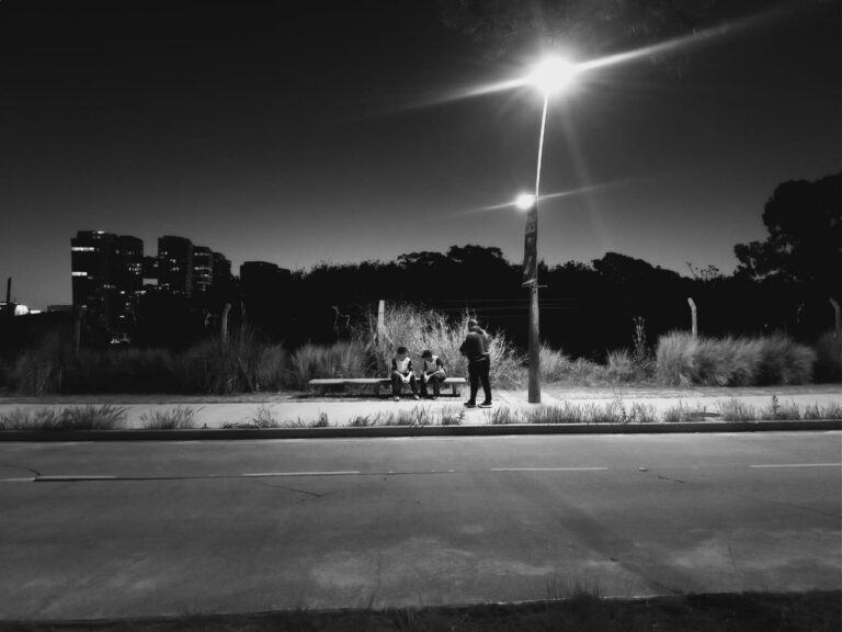 Street photo in Vicente López, Argentina by Diestro Corleone