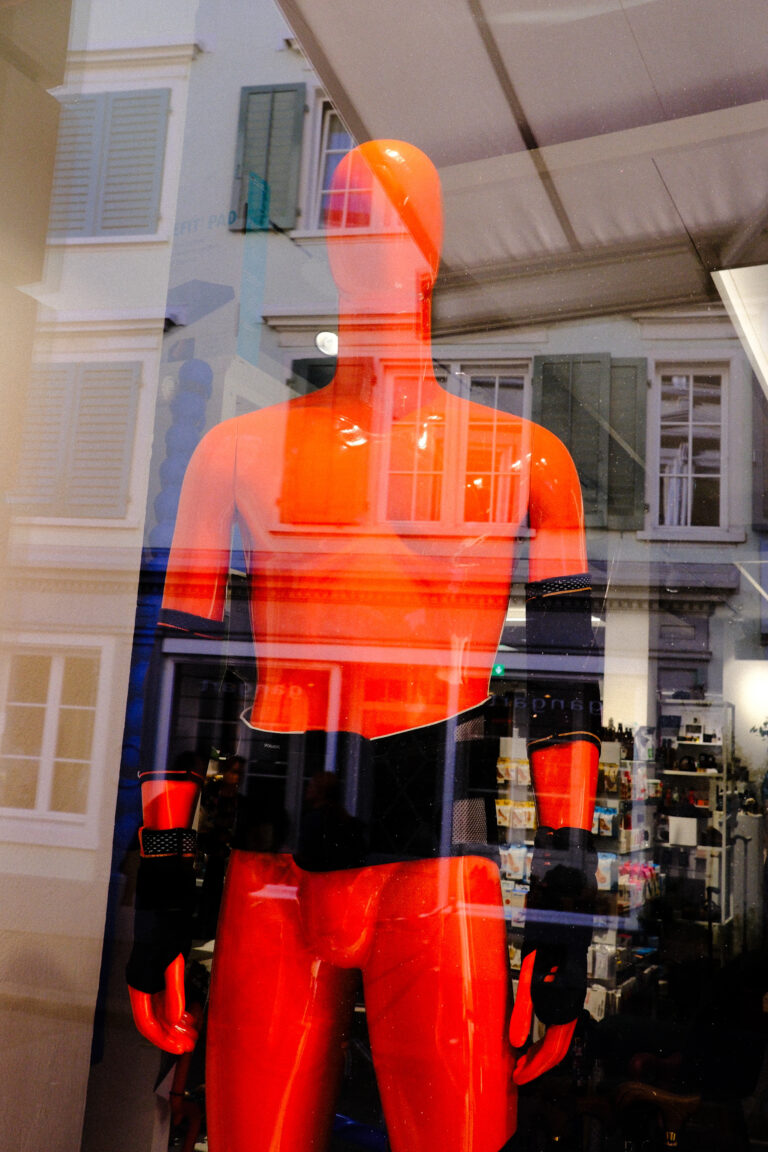 Street photo in Winterthur, Switzerland by Patrick Kurz
