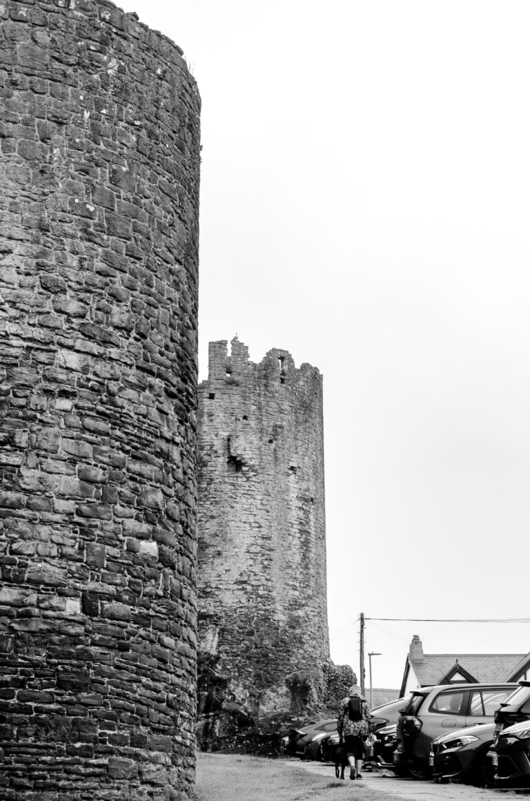 Street photo in Conwy, United Kingdom by Tom Roselle