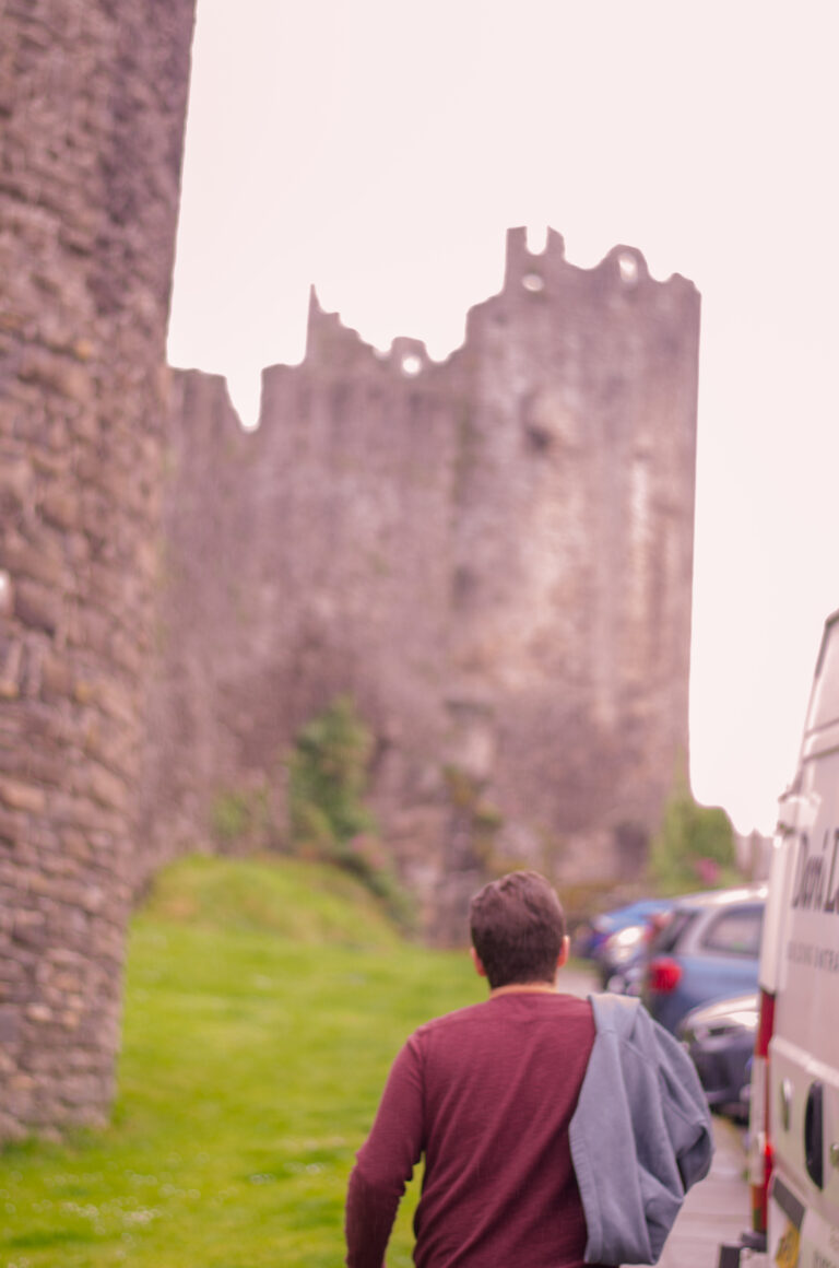 Street photo in Conwy, United Kingdom by Tom Roselle