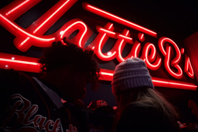 Street photo in Nashville, United States by Joel Garza