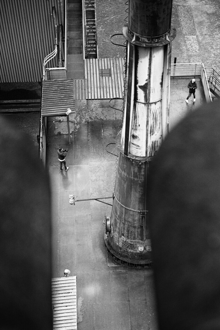 Street photo in Duisburg, Germany by Dirk Sterzik