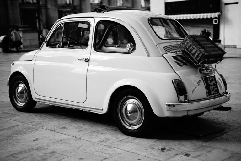 Street photo in Malta by Gregor Scheminski