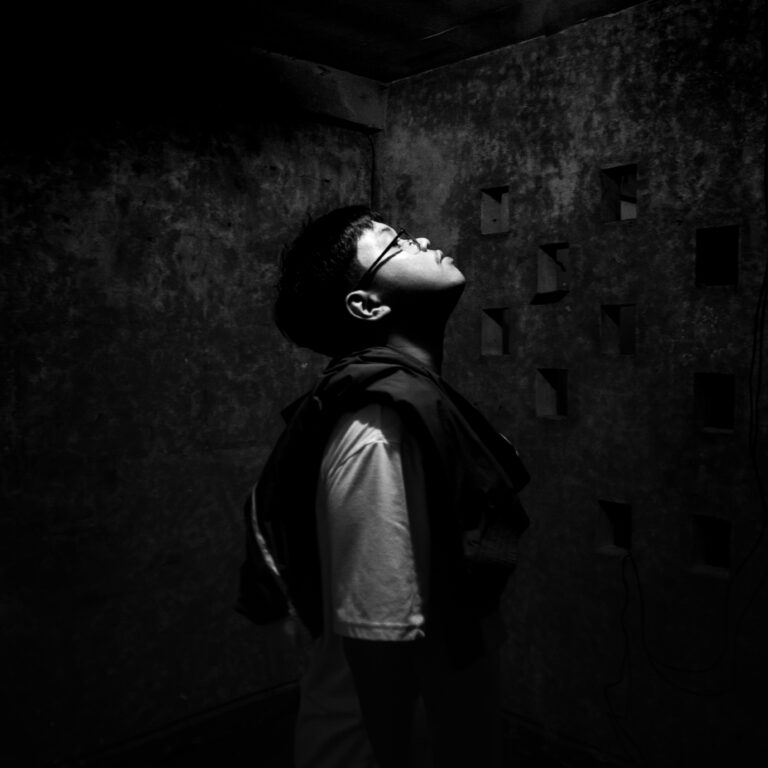 Street photo in Caloocan, Philippines by Mark Manliclic