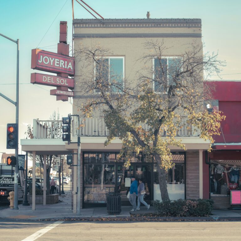 Street photo in Madera, United States by Jeff Cook
