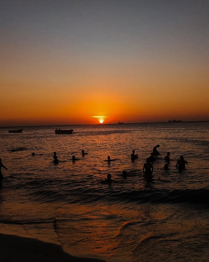 Street photo in Santa Marta, Colombia by Nicolás Camacho