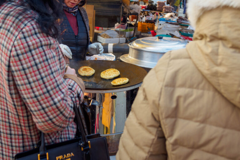 Street photo in Sejong, South Korea by Jvak Cheon