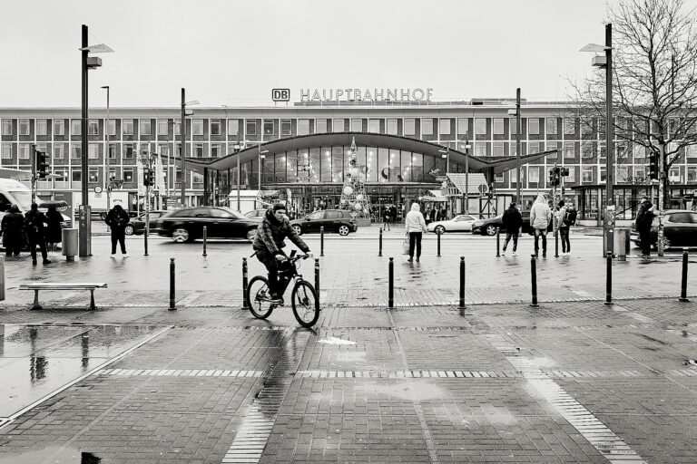 Street photo in Bochum, Germany by Thomas Götze