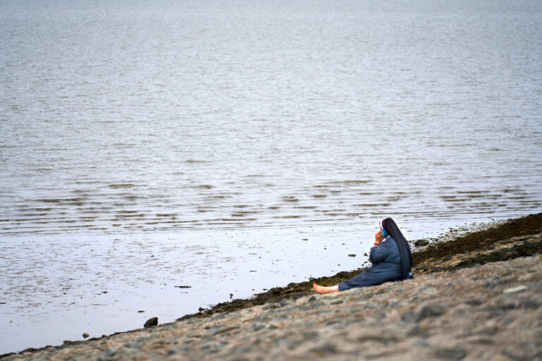 Street photo in Neuharlingersiel, Germany by Thomas Götze