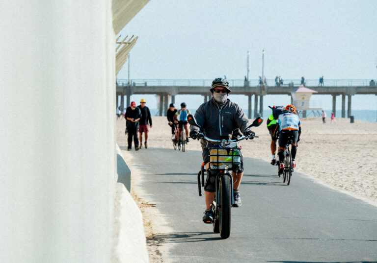 Street photo in Huntington Beach, United States by Kim Hoang
