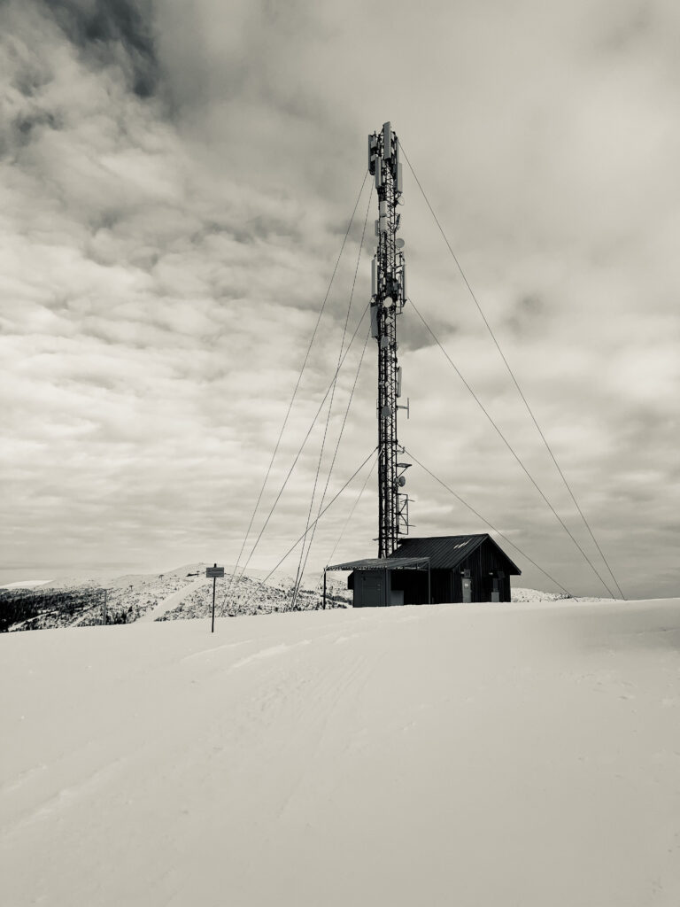 Street photo in Vemdalen, Sweden by David Svensson