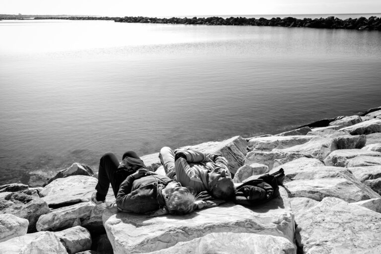 Street photo in Marina di Pisa, Italy by Thomas Bassetti