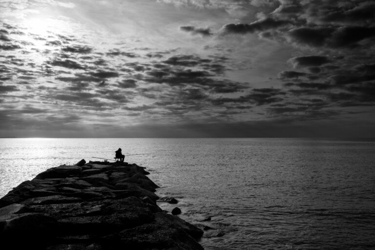 Street photo in Marina di Pisa, Italy by Thomas Bassetti