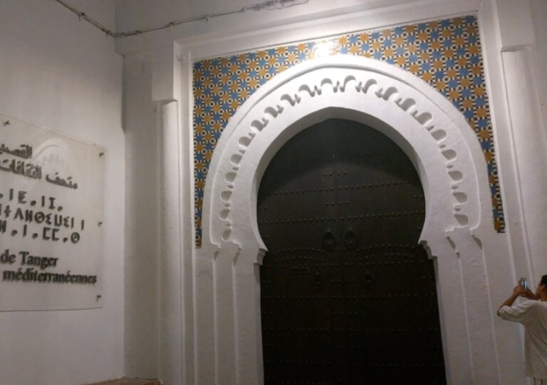 Street photo in Tangier, Morocco by Jalil Daf