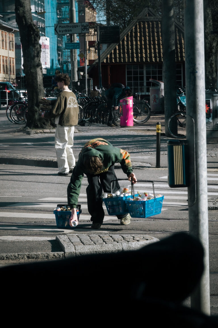 Street photo in Gothenburg, Sweden by Kalle Edlund