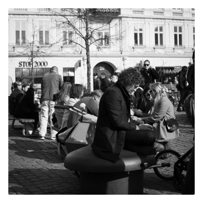 Street photo in Copenhagen, Denmark by Morten Høgh
