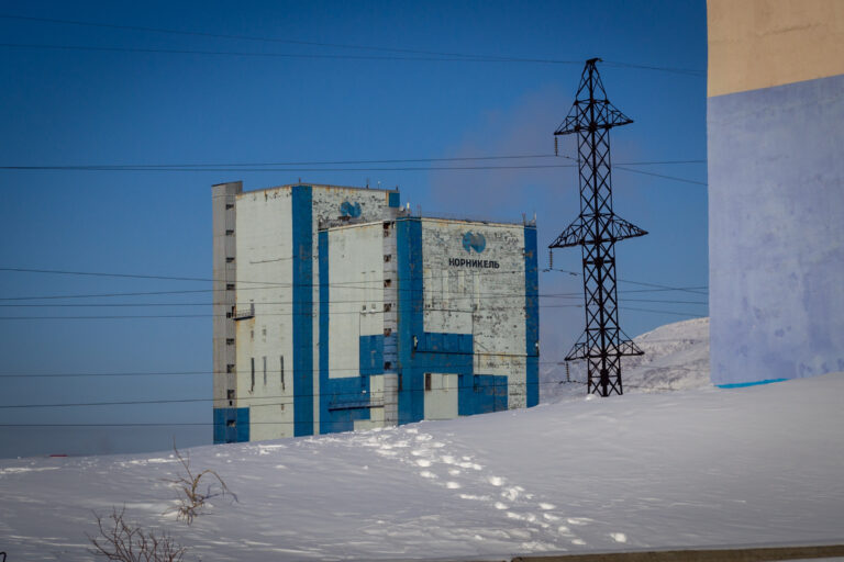 Street photo in Talnakh, Russia by Dmitry Kochnev