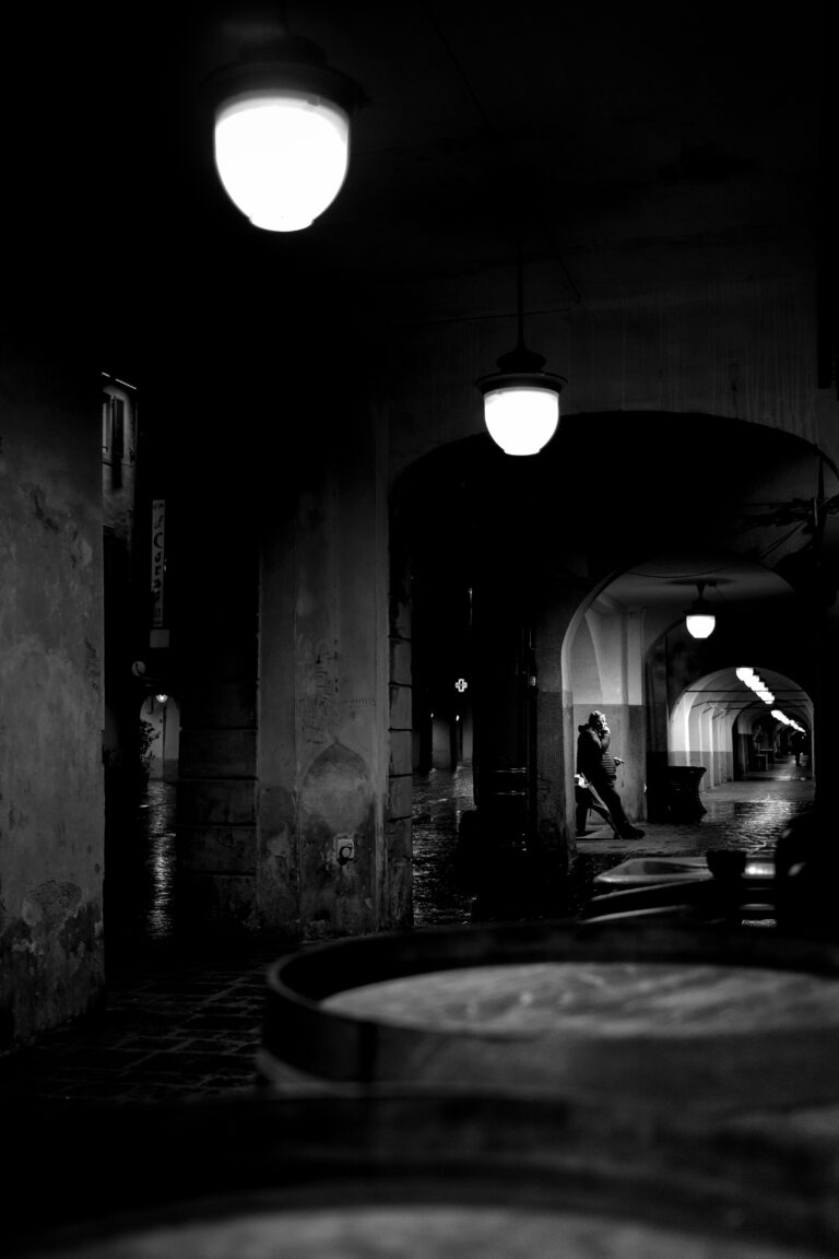 Street photo in Cascina, Italy by Thomas Bassetti