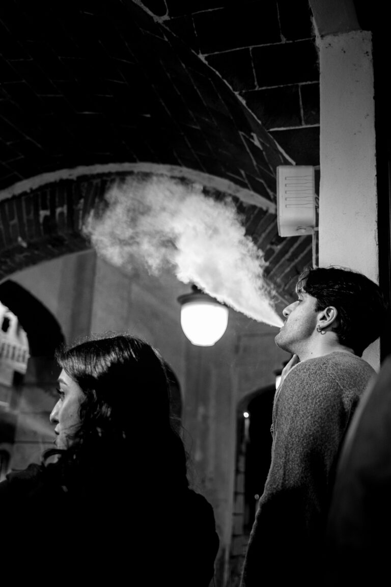 Street photo in Cascina, Italy by Thomas Bassetti