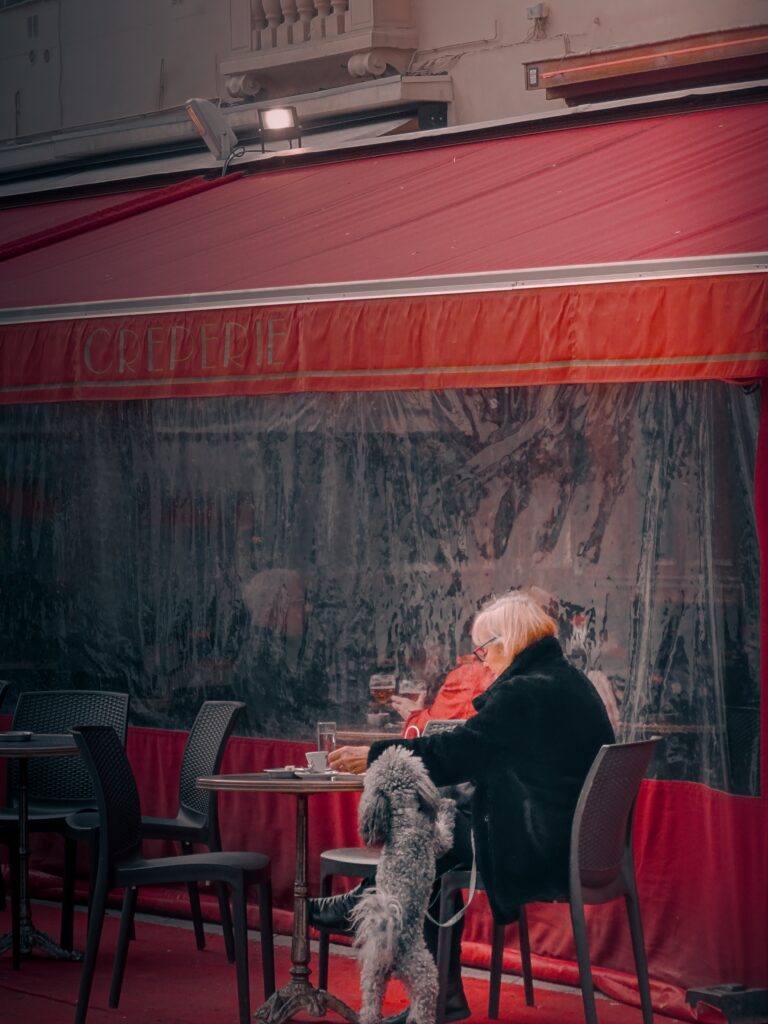 Street photo in Nice, France by Andrea Mondini