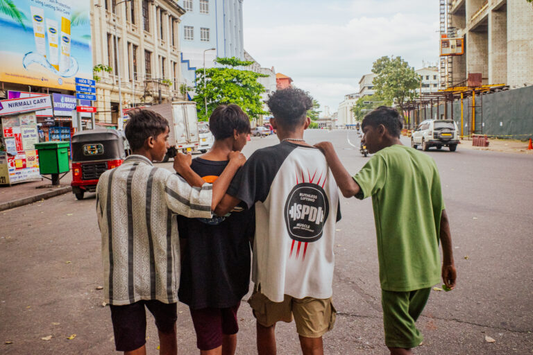 Street photo in Colombo, Sri Lanka by Bartlomiej Szpunar