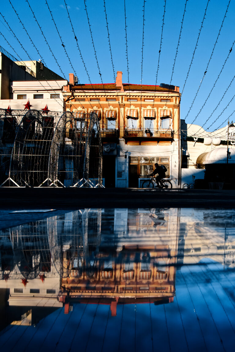 Photo by Raul Cumpat