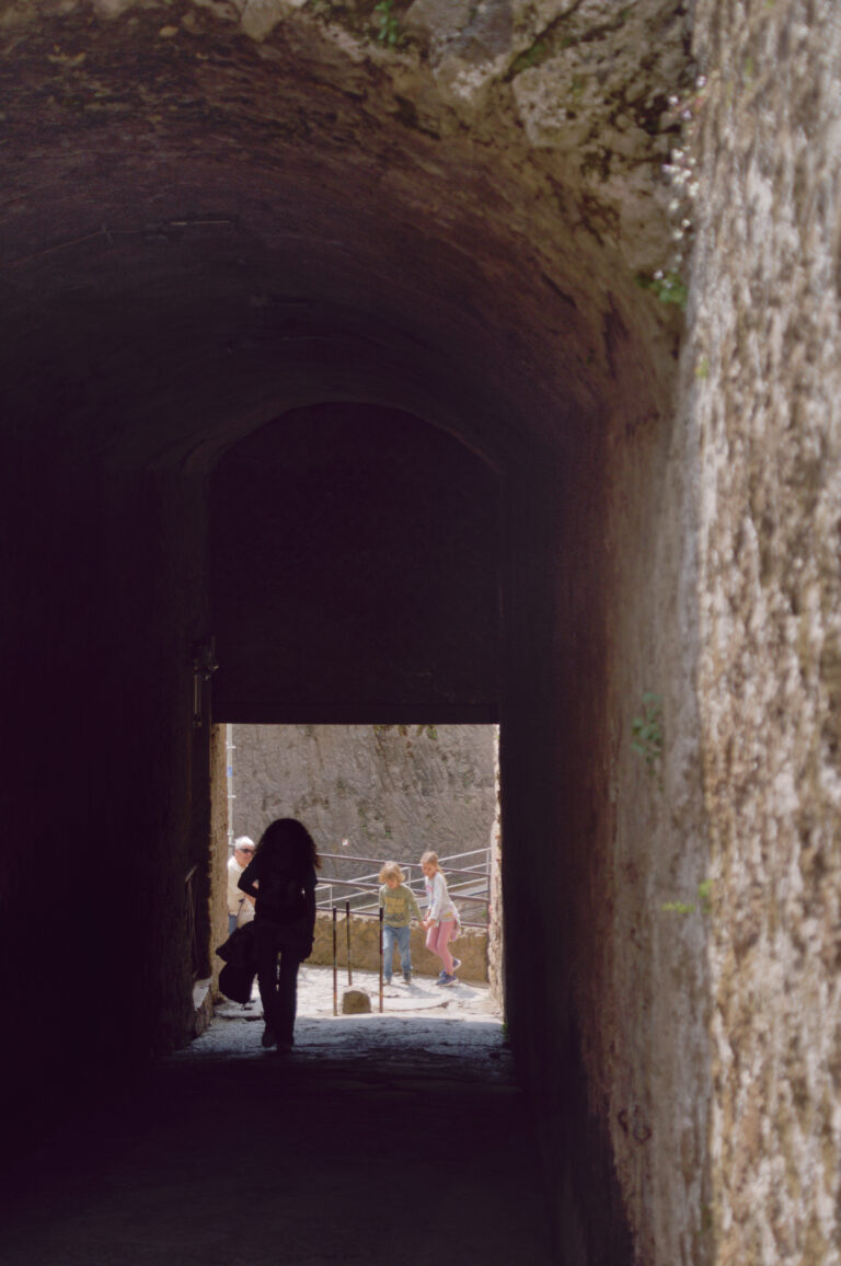 Street photo in Ercolano, Italy by Máté Léber