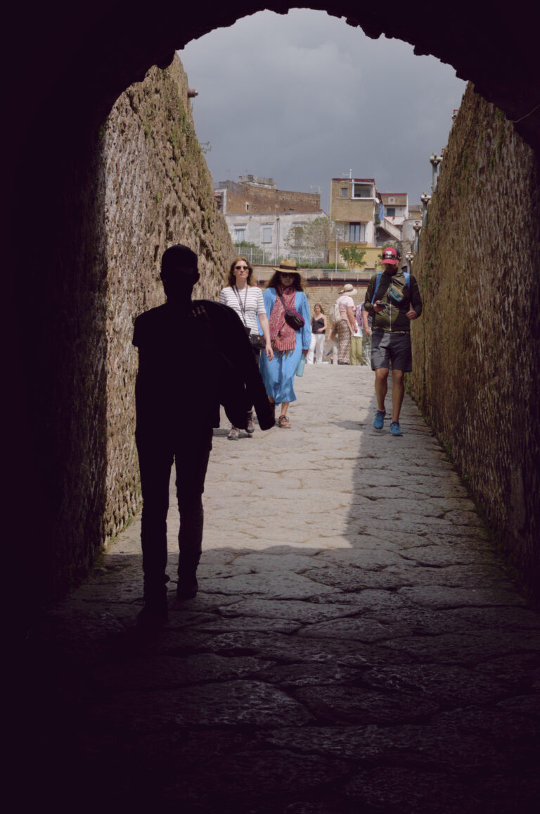 Street photo in Ercolano, Italy by Máté Léber