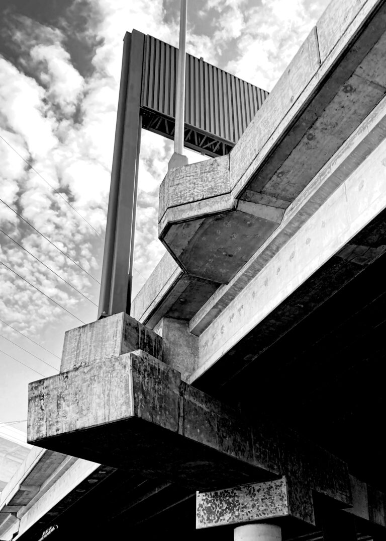 Street photo in Honolulu, United States by David Rockwood