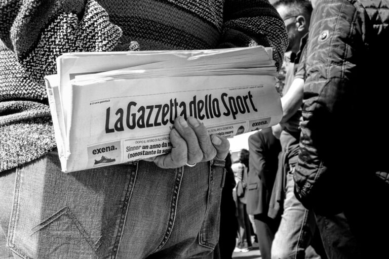 Street photo in Cascina, Italy by Thomas Bassetti