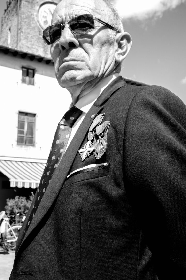 Street photo in Cascina, Italy by Thomas Bassetti