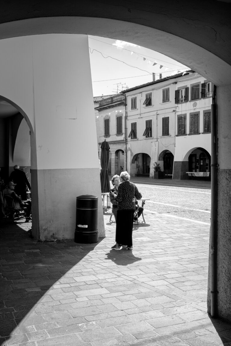 Street photo in Cascina, Italy by Thomas Bassetti