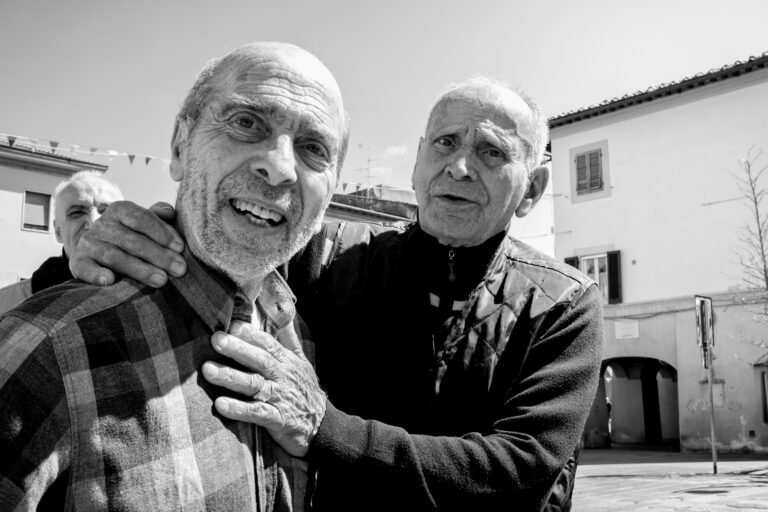 Street photo in Cascina, Italy by Thomas Bassetti