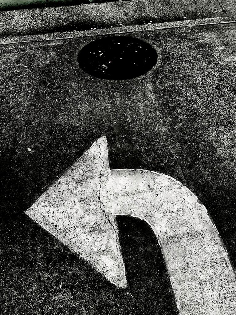 Street photo in Honolulu, United States by David Rockwood