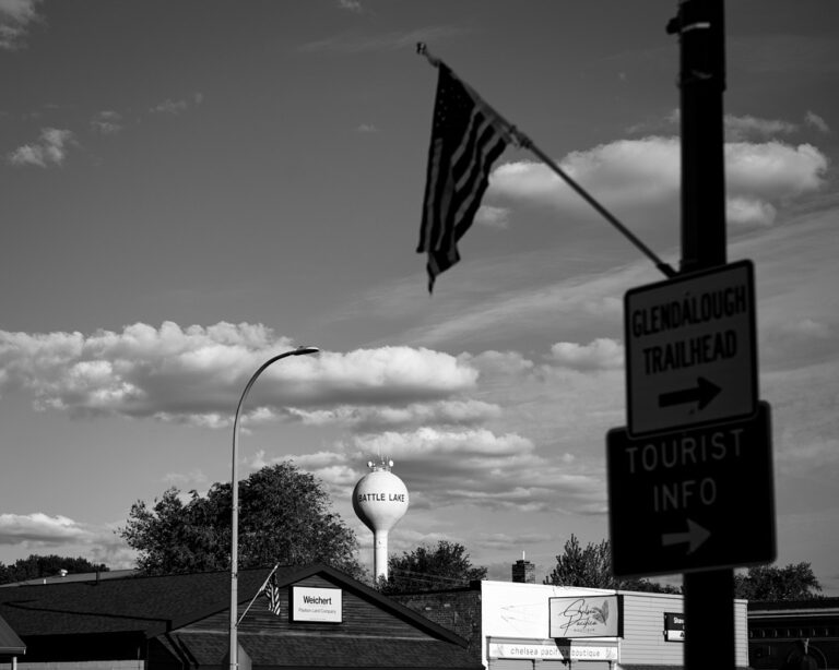 Street photo in Battle Lake, United States by Jay Cowan
