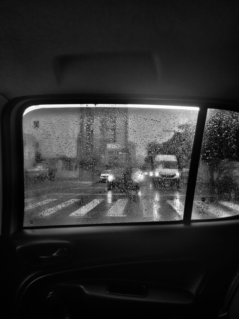 Street photo in Vitoria, Brazil by Juline Rodrigues
