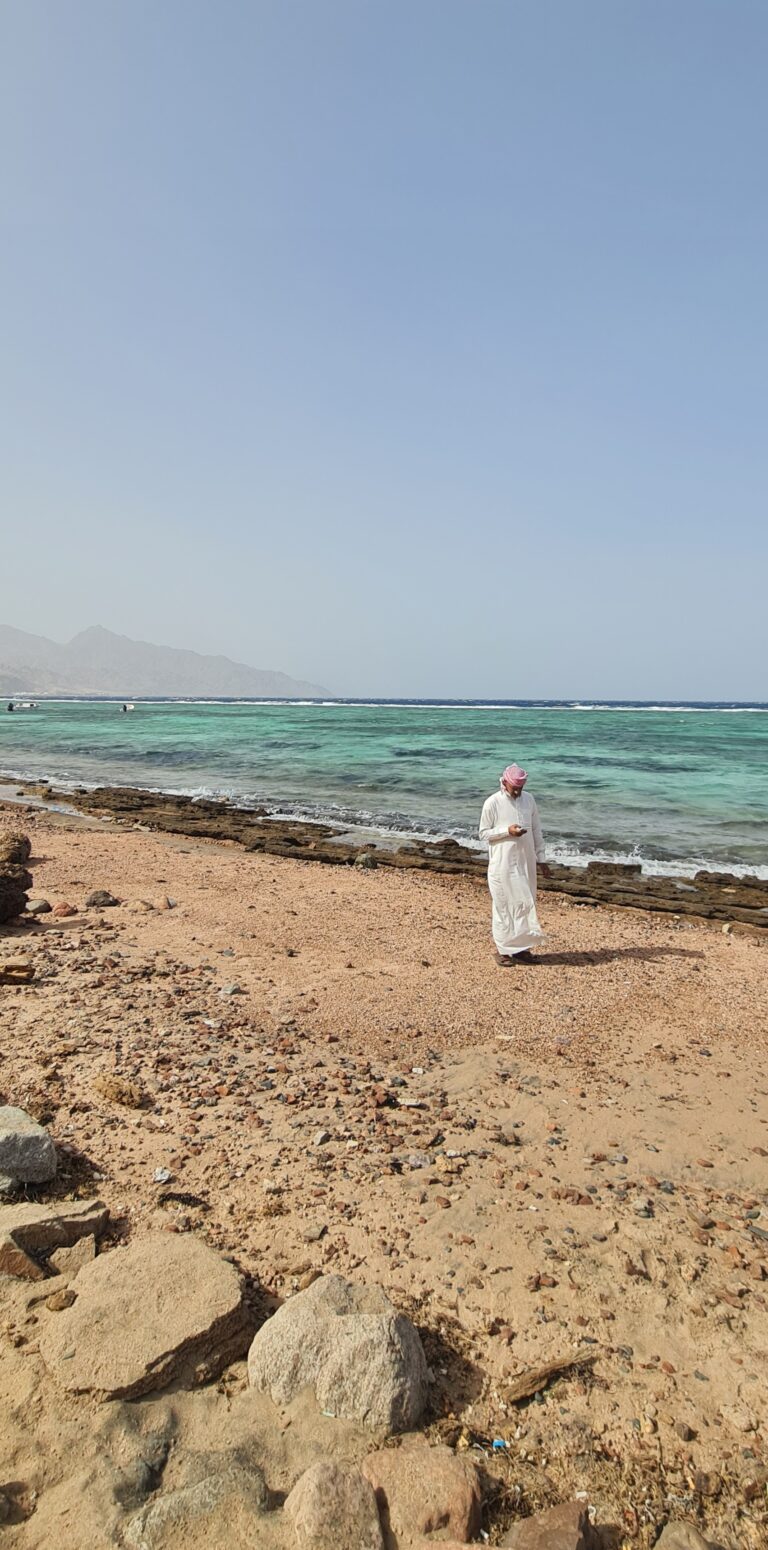 Street photo in Dahab, Egypt by Rodrigo Marcotich