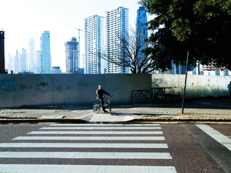 Street photo in Buenos Aires, Argentina by Diestro Corleone