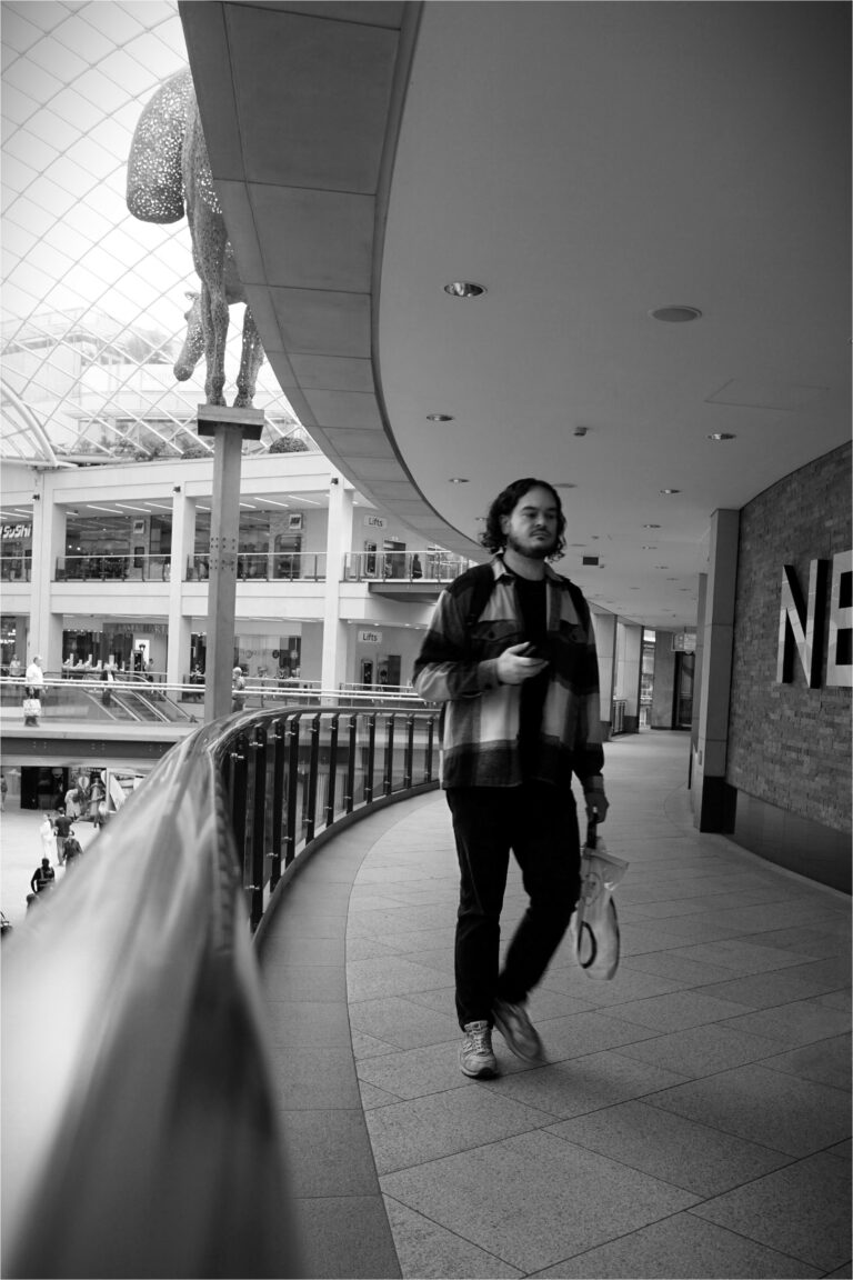 Street photo in Leeds, United Kingdom by Chris Bennett